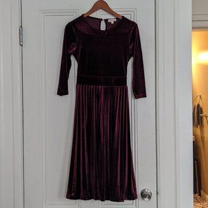 The Emma velvet dress in burgundy